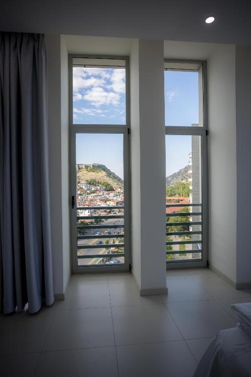 Sky Hotel Shkodër Extérieur photo